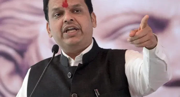 बिग ब्रेकिंग : देवेंद्र फडणवीस आले शिर्डित ! म्हणाले राजकारण गेलं चुलीत…