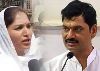 धनंजय मुंडे यांनी स्वतःची सहा मुलं लपवली, अनेक बायकाही लपवल्या, करुणा मुंडेंचे खळबळजनक आरोप