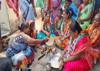 ‘गॅस दरवाढ’ विरोधात सांगलीत राष्ट्रवादीचे ‘ चूल पेटवा ‘ आंदोलन, भाजप सरकारचा केला निषेध.