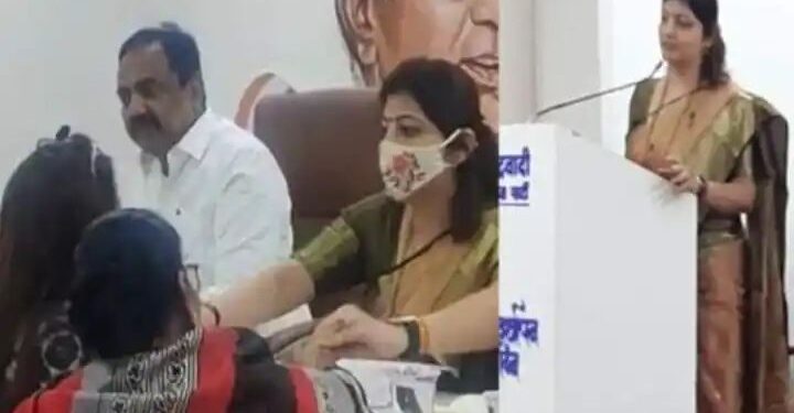 रुपाली चाकणकरांच्या राजीनाम्यामुळे महिलांना अश्रू अनावर, ताई नको… ताई नको, राजीनामा नको