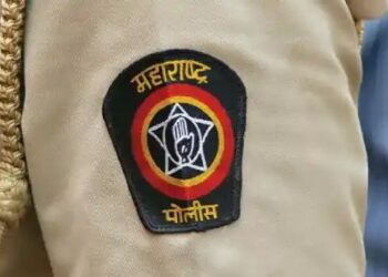 तंबाखूची गाडी,धाडी टाकून केल्या दोनदा तोडी’, 