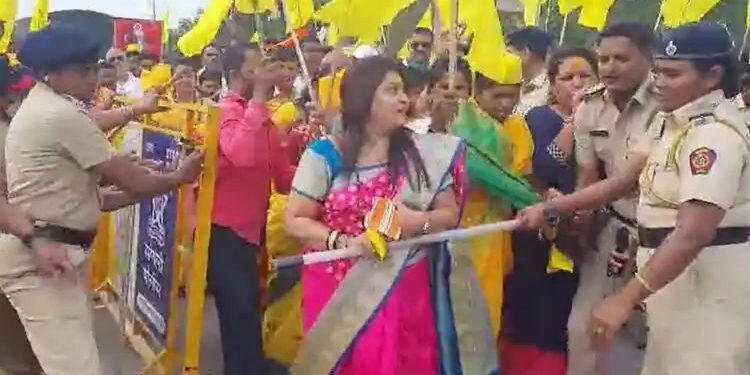 पडळकरांचा डिजिटल गनिमी कावा…! अहिल्यादेवी होळकर स्मारक परिसरात ड्रोनद्वारे पुष्पवृष्टी, लोकार्पण केल्याचा दावा.