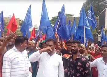 मिरजेतील बेळगांव गेट झोपडपट्टी उध्वस्त केल्यास रेल्वेखाली सामूहिक आत्महत्या करण्याचा दलित महासंघाचा इशारा…