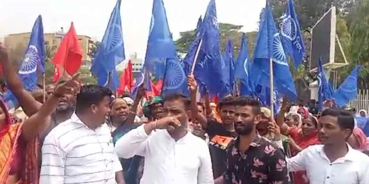 मिरजेतील बेळगांव गेट झोपडपट्टी उध्वस्त केल्यास रेल्वेखाली सामूहिक आत्महत्या करण्याचा दलित महासंघाचा इशारा…