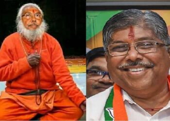 कोल्हापूरमध्ये चंद्रकांत पाटील यांचे साधूच्या वेशातील फोटो असलेले मिम्स वायरल..
