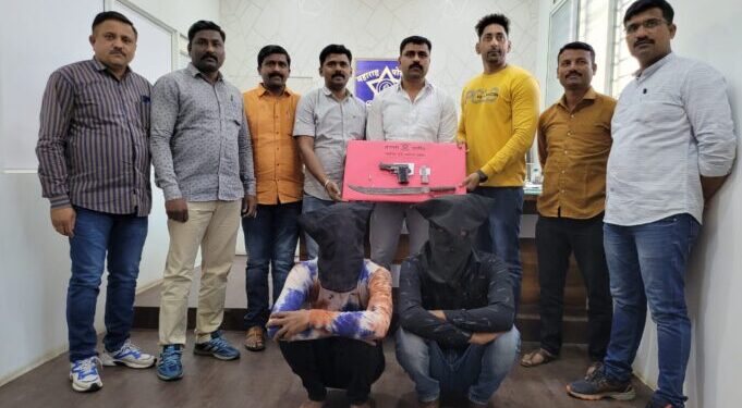 मिरजेत पिस्टल, जिवंत काडतुसे व तलवारीसह दोन जणांना अटक