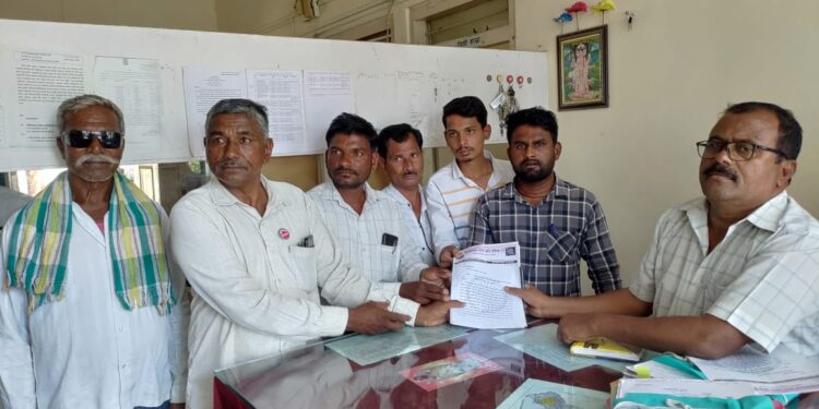 तलाठी दिलीप चौरे यांच्या भ्रष्ट कारभाराची चौकशी करून तात्काळ निलंबित करा अन्यथा आंदोलन