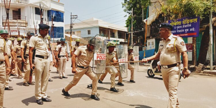 मिरज पोलिसांचे शिवजयंती- ईद च्या पार्श्वभूमीवर दंगल काबू प्रात्यक्षिक..