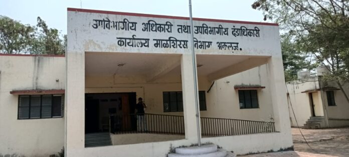 प्रांत कार्यालयातील जाधवचा पदभार काढला तर पल्लवी शिंदे यांना काढून टाकले..?