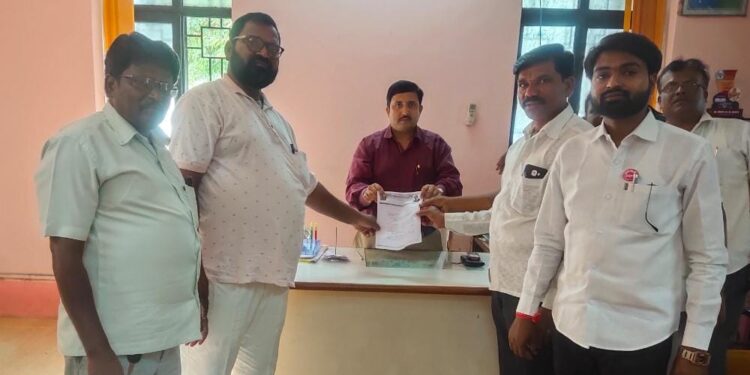 वांगी जि.प.शाळेतील सर्व शिक्षकांवर निलंबनाची कारवाई करा… जि.प. CEO यांना RPI(A) व शेतकरी संघटनेचे निवेदन…