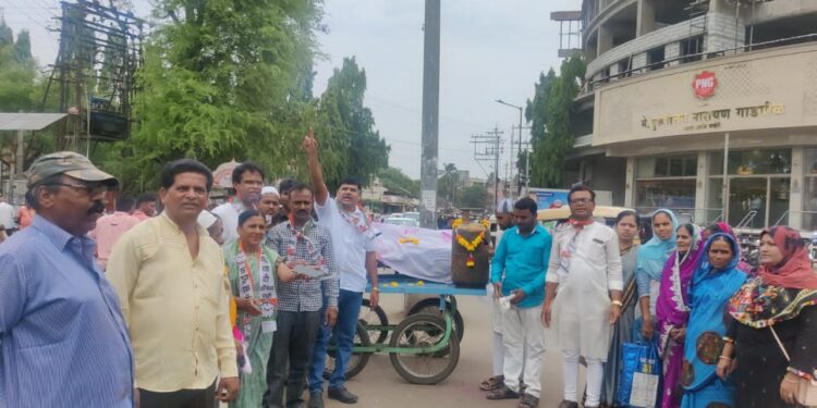 मोदींनी पंतप्रधान पदाचा राजीनामा द्यावा, अन्यथा महाराष्ट्रात फिरू देणार नाही – प्रा. प्रमोद इनामदार