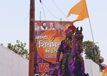 पश्चिम महाराष्ट्रातील सर्वात मोठी अश्वारूढ शिवाजी महाराजांची मूर्ती ठरतेय मिरजकरांसाठी आकर्षण, शिवभक्त विकास सूर्यवंशी यांनी आयोजित केली भव्य मिरवणूक….