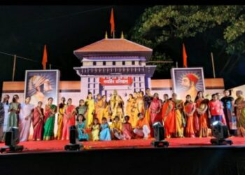 नवहिंद प्रतिष्ठानच्या धर्मवीर जन्मोत्सवा निमित्त महिलांच्या हस्ते संभाजीराजांच्या पुतळ्याचे पूजन..