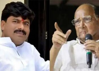 “बहुजनांचा बुरखा पांघरून एक लांडगा महाराष्ट्राच्या कळपात घुसलाय..”