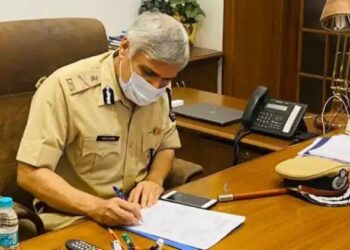 पोलीस अधिकाऱ्याच्या आणखी एका लेटर बॉम्ब ने खळबळ…