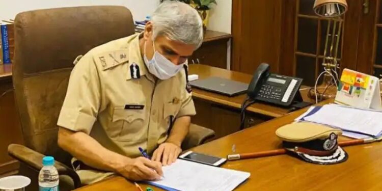 पोलीस अधिकाऱ्याच्या आणखी एका लेटर बॉम्ब ने खळबळ…