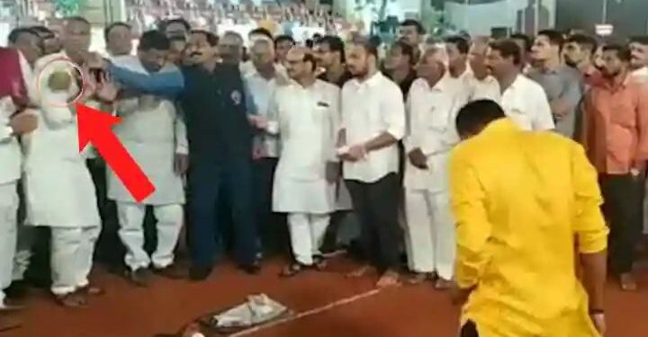 कृषी राज्यमंत्री विश्वजित कदमांच्या डोक्यावरील खांद्यावर निभावलं ; मर्दानी खेळा दरम्यान घडली घटना..