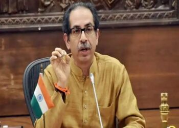 ‘या ‘ आमदारांच्या मतदारसंघातील कामांना चक्क मुख्यमंत्र्यांचा ‘स्टे’; पहा काय आहे प्रकरण…!