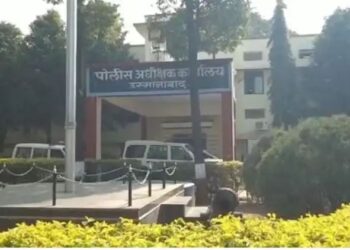 पोलीस अधीक्षक कार्यालयात पोलीसच आपसांत भिडले ; वादाचे रूपांतर मारहाणीत…