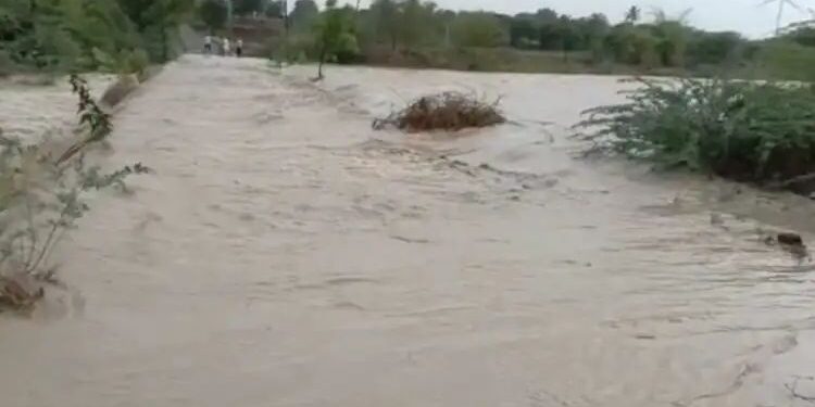 सांगली सातारा कोल्हापूर सोलापूर रत्नागिरीत मुसळधार , जत पूर्व भागाचा संपर्क तुटला…