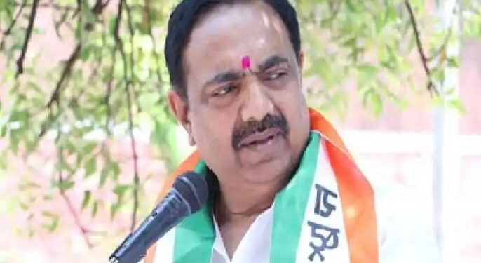 जयंतरावांच्या भोवती दलबदलू नेत्यांची रेलचेल ; निष्ठावंत दुरावण्याची चिन्हे..!