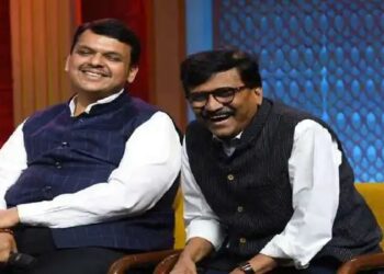 देवेंद्र फडणवीस शिवसेनेत येणार..? ‘या ‘ नेत्याच्या वक्तव्याने राजकारणात खळबळ उडवली..!
