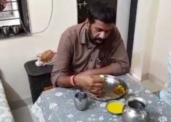 महाराष्ट्रातील ‘या ‘ सर्वसामान्यांचा सेवक असलेल्या मंत्र्याला लागली भूक ; पण कशाची ते पहा..!