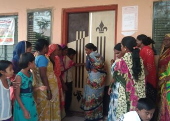 “जोपर्यंत पाण्याचा प्रश्न सुटणार नाही, तोपर्यंत ग्रामपंचायत उघडू देणार नाही..” वड्डी गावातील महिला आक्रमक..