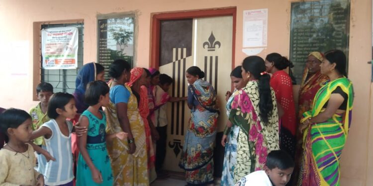 “जोपर्यंत पाण्याचा प्रश्न सुटणार नाही, तोपर्यंत ग्रामपंचायत उघडू देणार नाही..” वड्डी गावातील महिला आक्रमक..