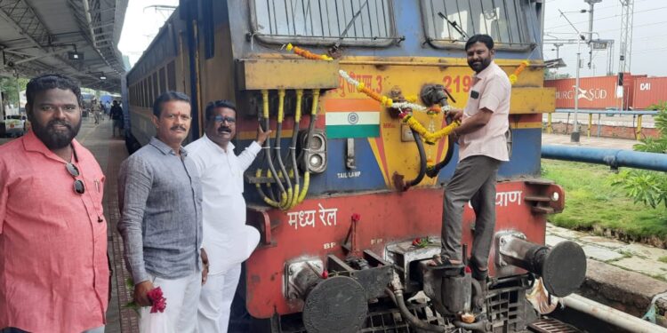 कोयना एक्सप्रेस विजेवर धावली, १५ मिनिटे आधी मिरजेत दाखल..