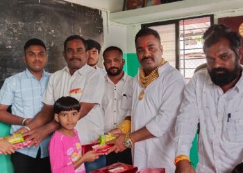 मिरजेत शिवसेना -धाडस युथ फाउंडेशन च्या वतीने युवासेना प्रमुख ना. आदित्य ठाकरेंचा वाढदिवस साजरा..