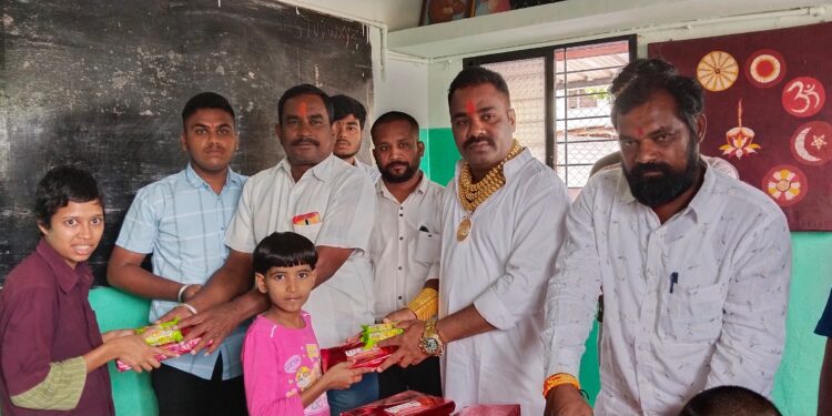 मिरजेत शिवसेना -धाडस युथ फाउंडेशन च्या वतीने युवासेना प्रमुख ना. आदित्य ठाकरेंचा वाढदिवस साजरा..