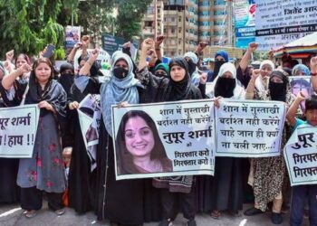 “नुपूर” कोणाच्या पायातले ?