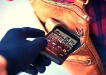 मिरज शहरातून चार मोबाईल लंपास