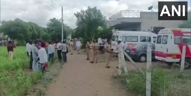 म्हैसाळ आत्महत्या प्रकरण : सुसाईड नोटने वाढवली प्रकरणाची व्याप्ती ; २५ जणांविरोधात गुन्हा दाखल, ११जणांना घेतलं ताब्यात…! पोलिसांना मिळाली गूढ उकलणारी माहिती..?