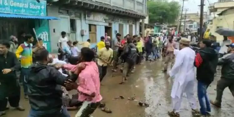 मिरजेतील मटण मार्केट मध्ये दोन गटात तुफान हाणामारी