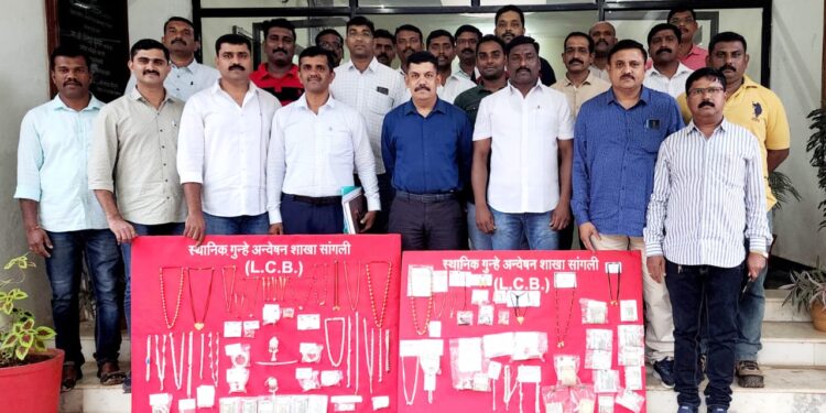 ५० घरफोडीचे उघड केले गुन्हे आणि जेरबंद झाले मोबाईल -इकबाल-घायल-शिंदे..! सांगली एलसीबी ची धडाकेबाज टीम आणि सेनापती पोलीस निरीक्षक सतीश शिंदे..!