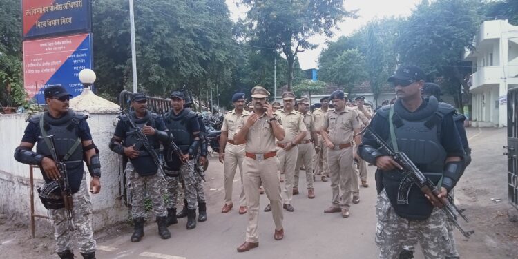 गणोशोत्सवाच्या पार्श्वभूमीवर मिरजेत पोलिसांचे पथ संचलन..!