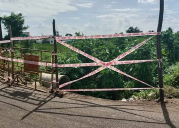 खबऱ्याच्या बातमीने महापालिका प्रशासन जागे : संरक्षक कठड्याचे काम चालू….