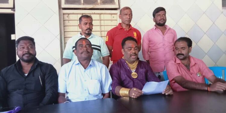 सांगलीत शिवसेनेला मोठा धक्का ; शिव वाहतूक सेनेच्या जिल्हाप्रमुखाचा राजीनामा, शेकडो कार्यकर्त्यांसहित शिंदे गटात..!