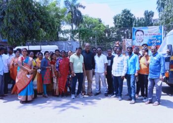 प्रशासनाच्या पुढाकाराने दोन्ही गटातील कमानीचा वाद मिटला..! पोलीस प्रशासनातील खमक्या अधिकाऱ्यांची भूमिका निर्णायक व योग्यच..! ठाकरे-शिंदे गट समाधानी.