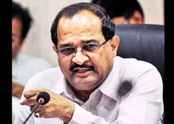 निलंबितच करणार..! बेकायदेशीर वाळू उपसा आढळल्यास तलाठी, सर्कल यांना थेट घरचा रस्ता दाखवणार : तहसीलदारावरही होणार कारवाई : महसूलमंत्री राधाकृष्ण विखे – पाटील