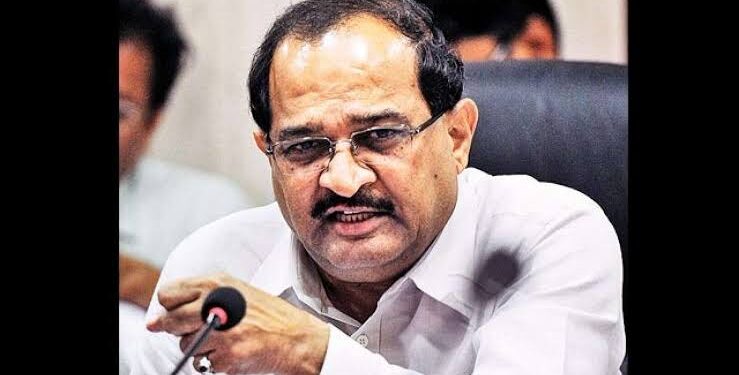 निलंबितच करणार..! बेकायदेशीर वाळू उपसा आढळल्यास तलाठी, सर्कल यांना थेट घरचा रस्ता दाखवणार : तहसीलदारावरही होणार कारवाई : महसूलमंत्री राधाकृष्ण विखे – पाटील