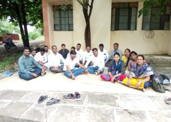 तलाठी व महसूल कर्मचाऱ्यांच्या संपामुळे कामकाज ठप्प