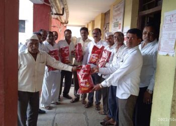 अखेर शिधापत्रिका धारकांना आनंदाचा शिधा किट वाटप सुरू