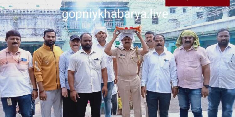 पोलीस निरीक्षक संजीव झाडे यांनी घेतला मिरासाहेब दर्ग्याचा आशीर्वाद. म्हणाले, मला…!