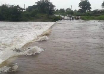 सांगली : येरळा नांदणी नदीला पूर, अनेक पूल पाण्याखाली, वाहतूक बंद