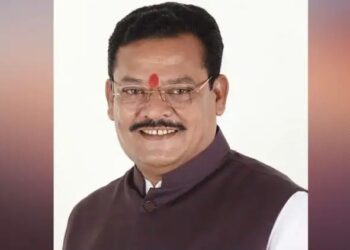 शिंदे गटाचे आमदार संजय शिरसाठ यांना हृदयविकाराचा झटका : उपचारासाठी मुंबईला हलवलं..!