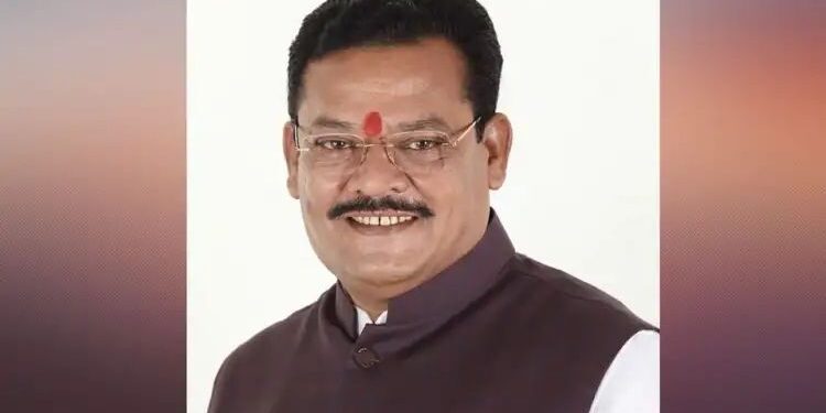 शिंदे गटाचे आमदार संजय शिरसाठ यांना हृदयविकाराचा झटका : उपचारासाठी मुंबईला हलवलं..!