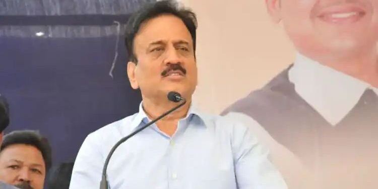 आरोग्य विभागात १० हजार पदांची भरती; गिरीश महाजन यांची घोषणा